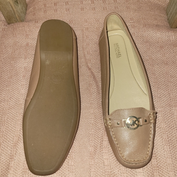 Michael Kors MK Tan Leather Slip On Loafers - Picture 4 of 6